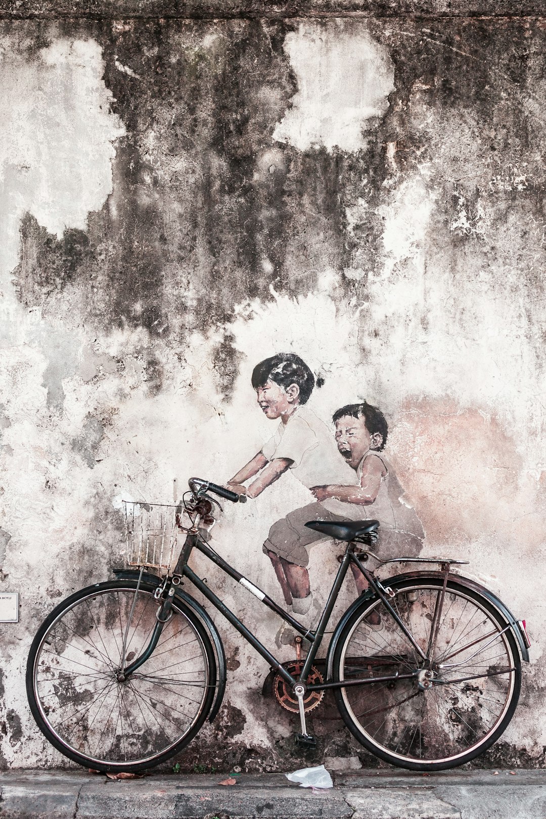 Urban Bicycle Ride Wallpaper