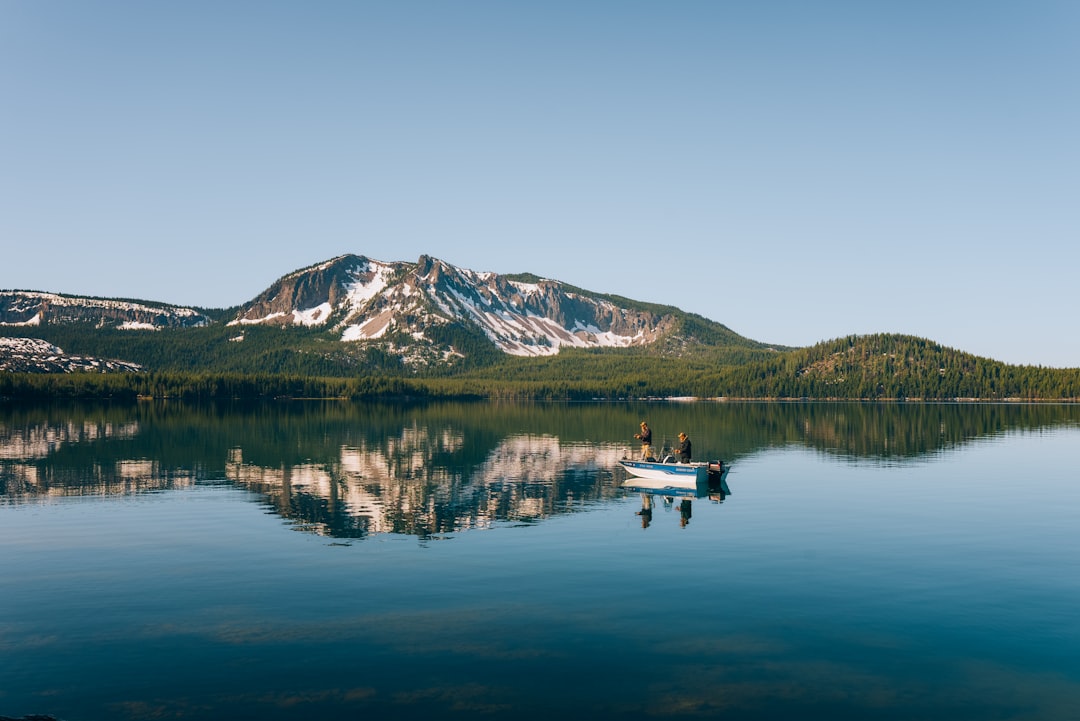 Mountain Lake Boat Wallpaper