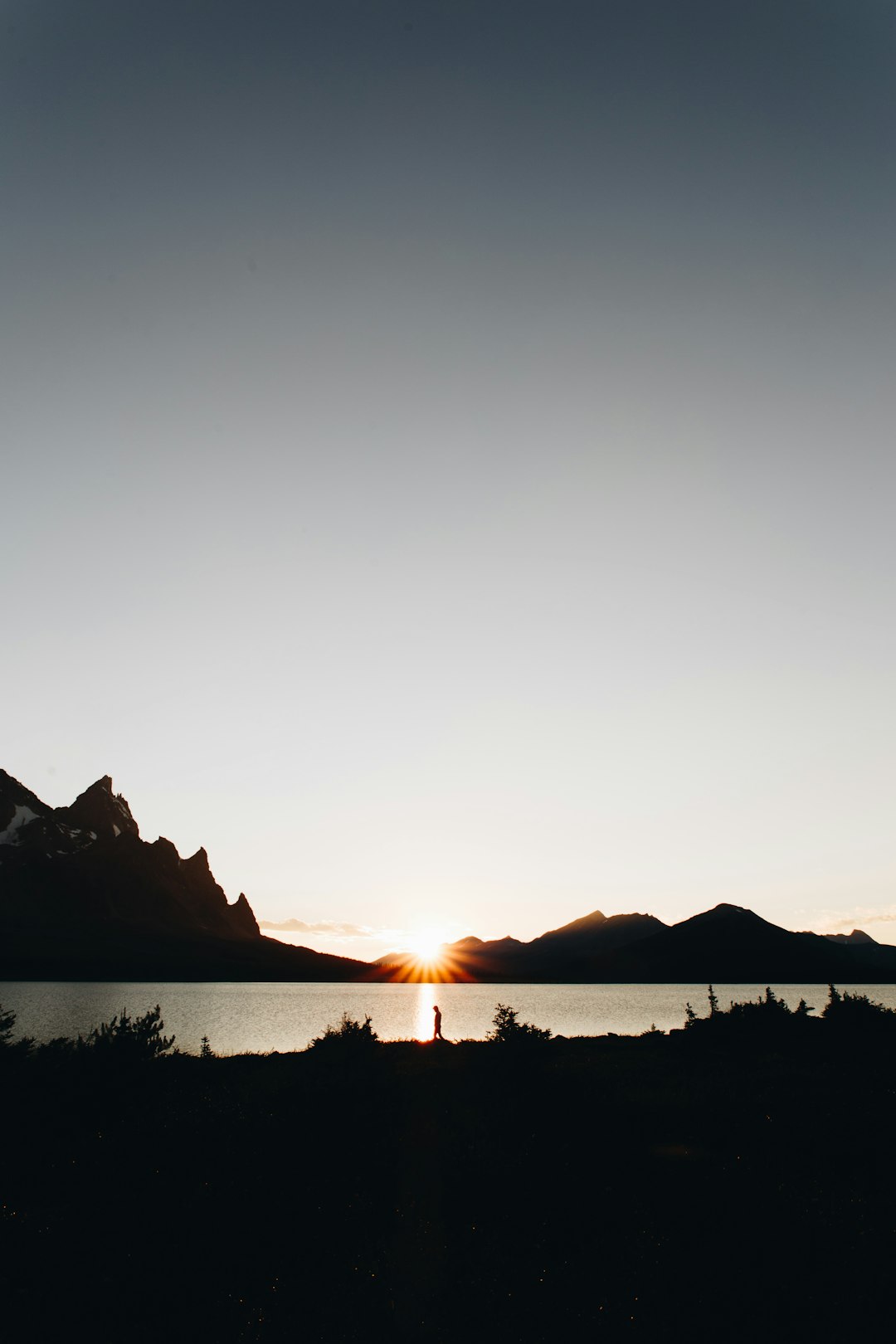 Jasper Lake Dawn Flare Wallpaper