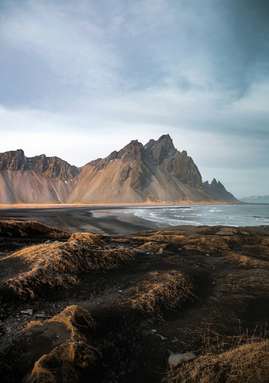 Majestic Coastline Peaks Wallpaper