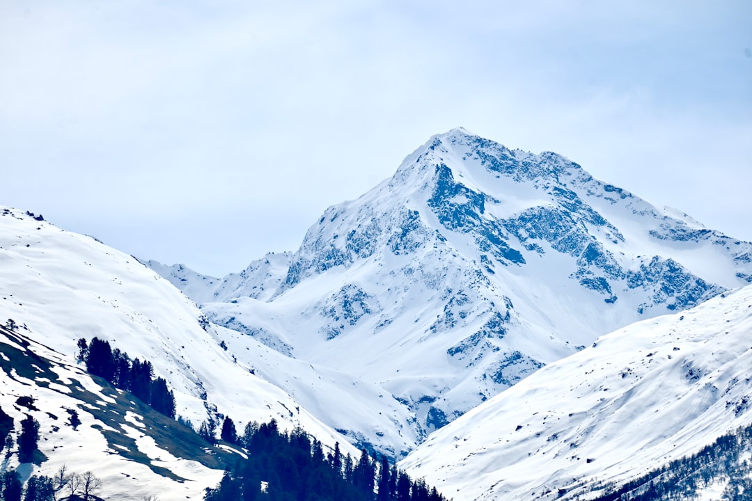 Snow Capped Himalayas Manali Wallpaper