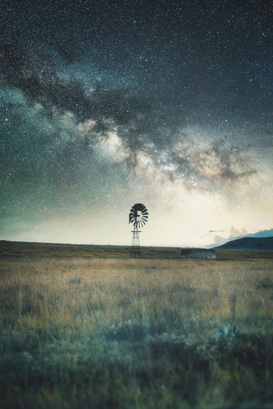 Giraffe Under Milky Way Wallpaper