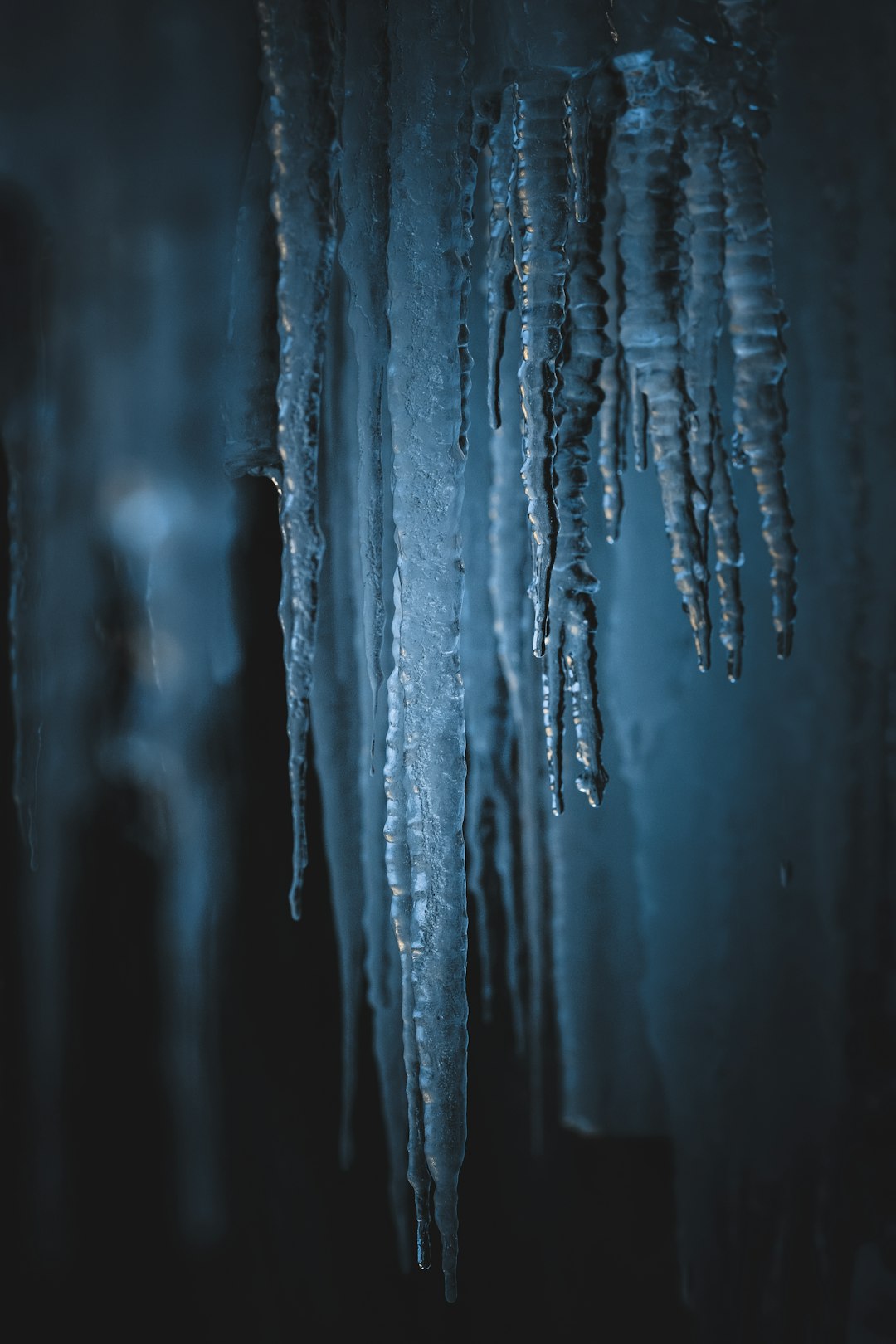 Frosty Icicle Winter Wallpaper