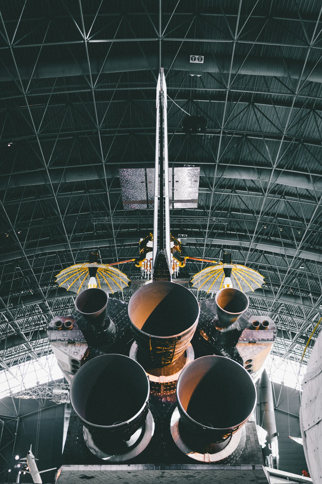 Space Shuttle Hangar Discovery Wallpaper