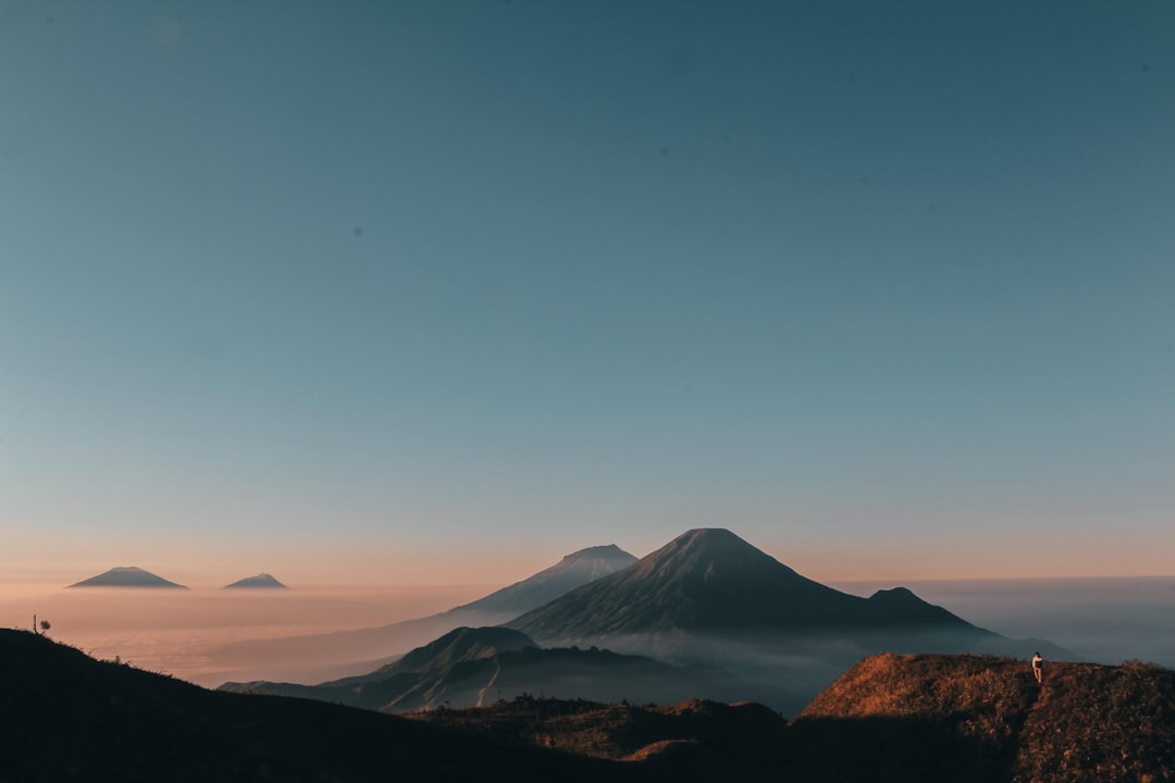 Sunrise Over Gunung Prau Wallpaper