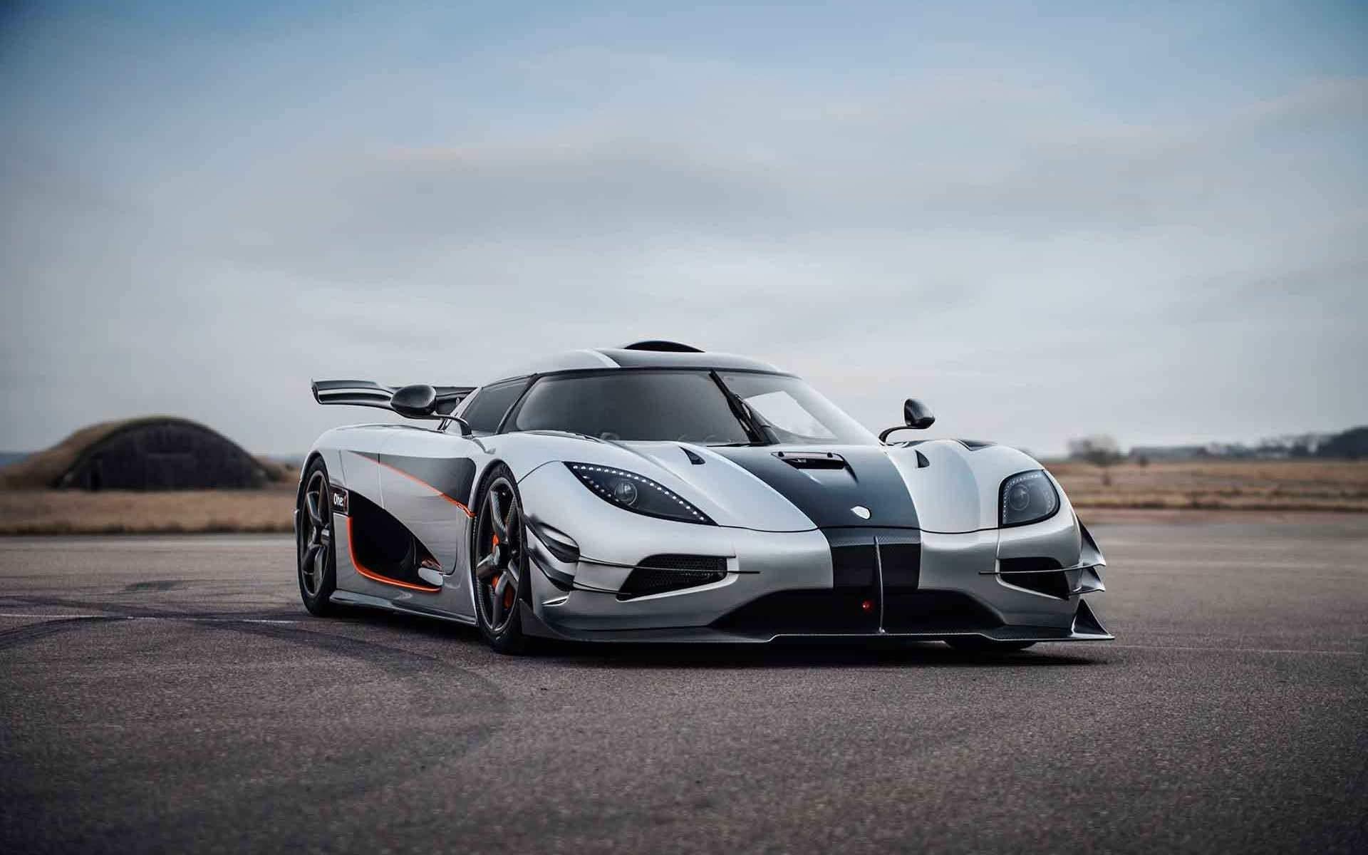 Silver Koenigsegg Agera Wallpaper