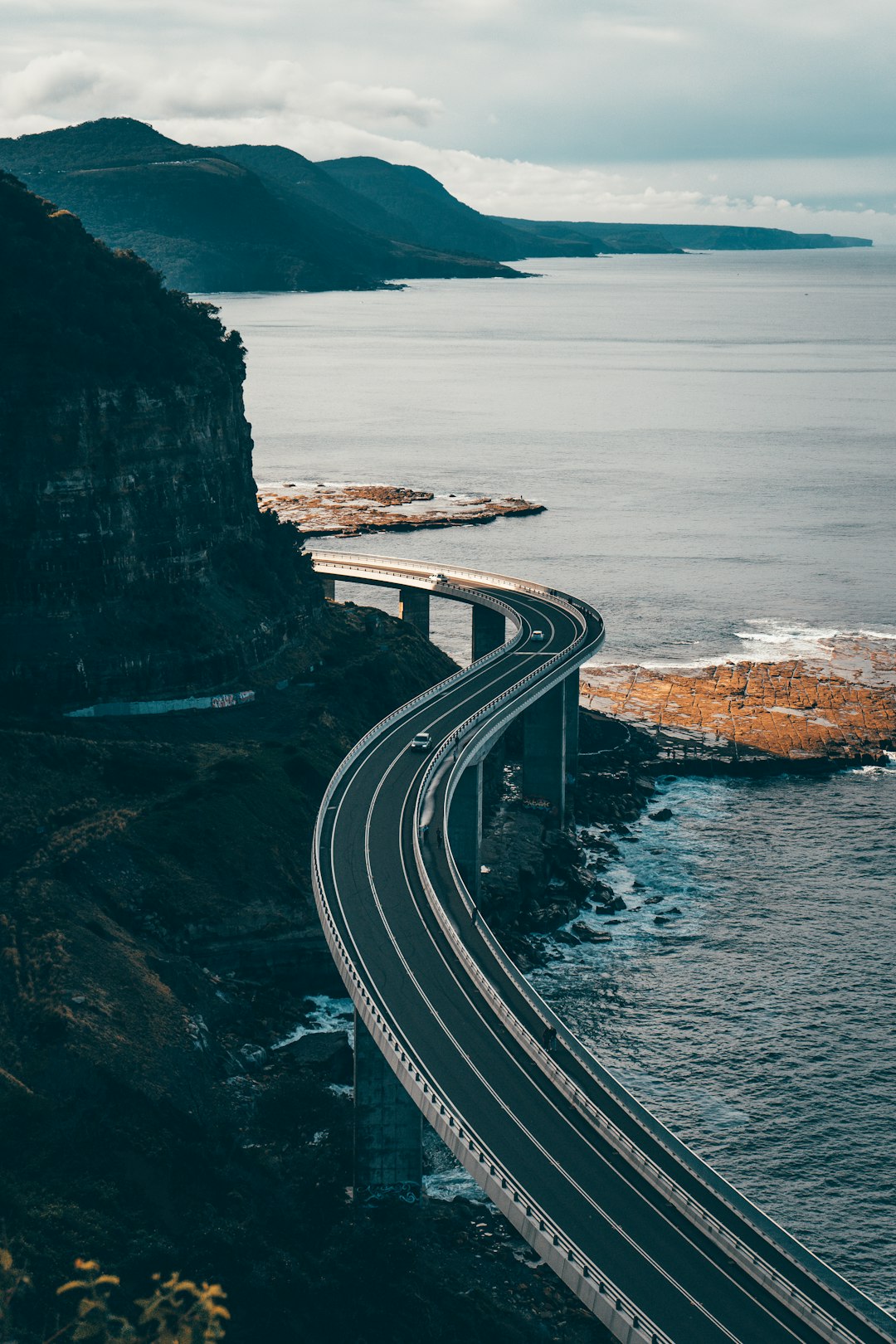 Elegant Grey Gradient Wallpaper