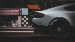 Collector's Choice - Aston Martin Vantage Forza Horizon 4 Wallpaper