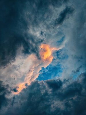 Editor's Choice - Cloud Shades Abstract Wallpaper