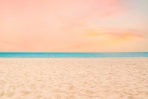 Editor's Choice - Peaceful Beach Horizon Wallpaper