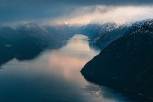 Editor's Choice - Foggy Mountain Sunset Wallpaper
