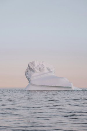 Editor's Choice - Arctic Sea Iceberg Wallpaper