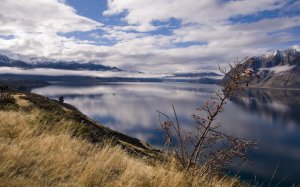 Community Photos - Majestic Mountain Lake Wallpaper