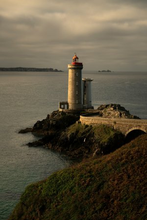 Collector's Choice - Bretagne Lighthouse Morning Wallpaper
