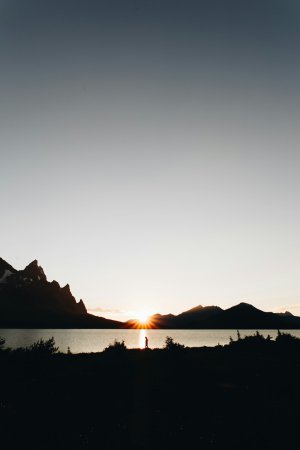 Collector's Choice - Jasper Lake Dawn Flare Wallpaper