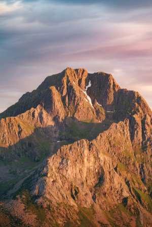 Collector's Choice - Golden Lofoten Peaks Wallpaper