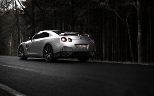 Community Photos - Silver Nissan GT-R Wallpaper