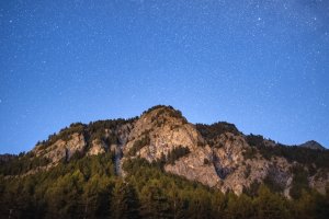 Editor's Choice - Starry Night Italian Wilderness Wallpaper
